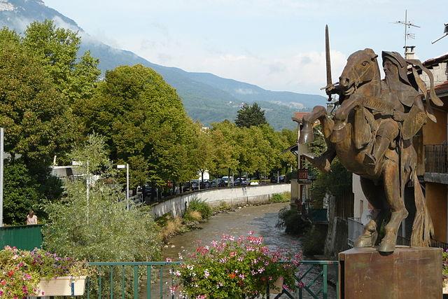 Poncharra - Immobilier - CENTURY 21 Immobilière de la Vallée - Le Bréda-Pontcharra_Isère_statue-Chevalier-Bayard_mont-Granier.