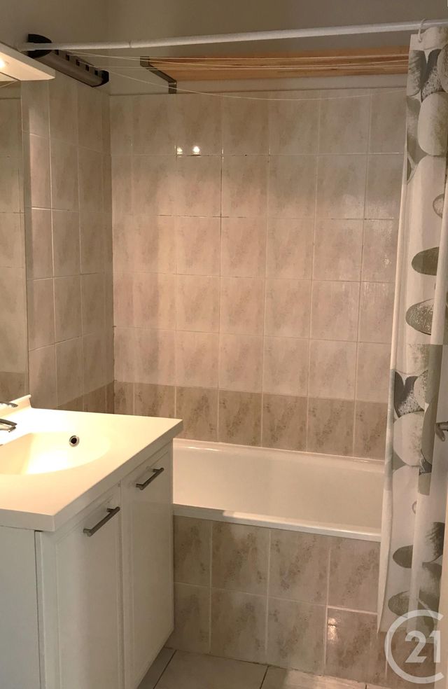 Appartement T3 à louer - 3 pièces - 75.35 m2 - CHAPAREILLAN - 38 - RHONE-ALPES - Century 21 Immobilière De La Vallée