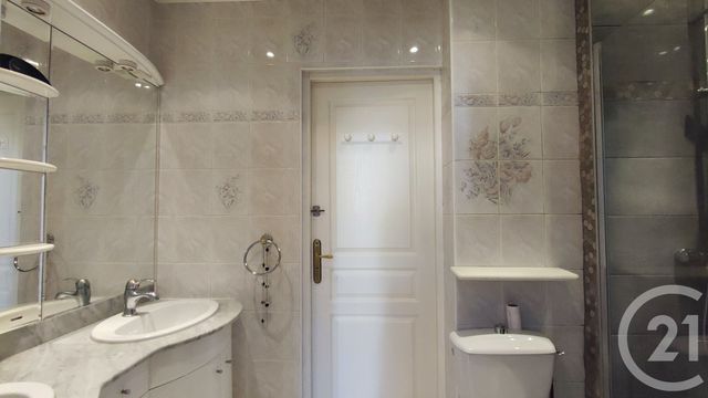 Appartement T5 à vendre - 5 pièces - 154.2 m2 - ALLEVARD - 38 - RHONE-ALPES - Century 21 Immobilière De La Vallée